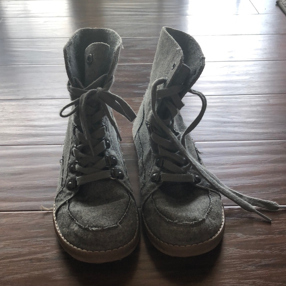 Rocket Dog gray boots